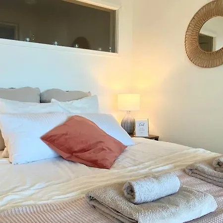 Sunbeach With Seaview And Sauna Apartmán