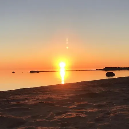 Huoneisto Sunbeach With Seaview And Sauna *